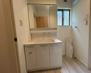 衣服の収納や脱ぎ着や整理整頓がしやすく、湿った衣類を乾燥させるスペースがありカビや臭いの発生を防ぎます。床の汚れを他の部屋に持ち込まず清潔を保つことができます。また快適な入浴環境の整備にも役立ちます。