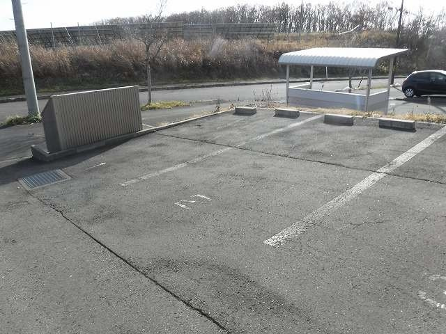 レオパレスノースフォレストの駐車場