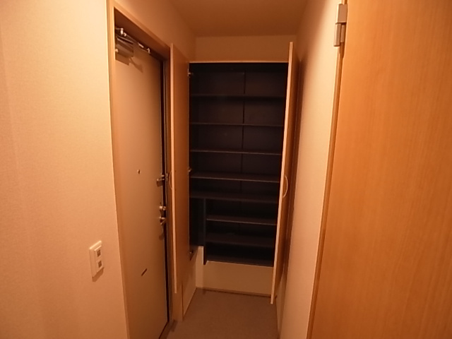 神戸市須磨区古川町３丁目のアパートの玄関