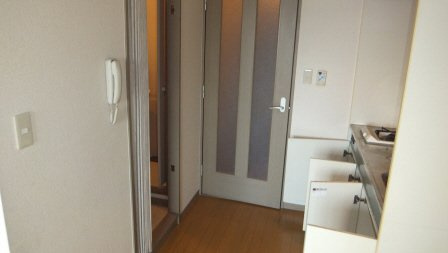 コンフォースＫの設備|玄関から扉で仕切られています