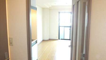 コンフォースＫの居間・リビング|全室角部屋です