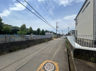 【前面道路含む現地写真】