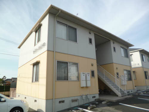 合志市須屋のアパートのエントランス
