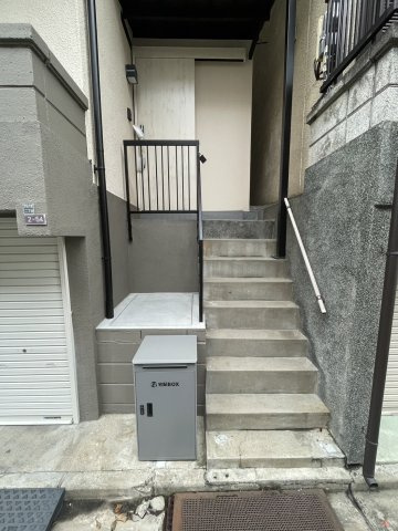 鶴見区茨田大宮２丁目中古戸建の外観|玄関は2階にございます。