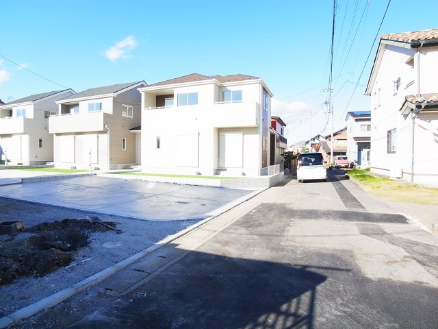 新築　高崎市貝沢町8期　Heartful　Town　2号棟の前面道路含む現地写真|現地写真　東側接道幅員約4.2ｍ
