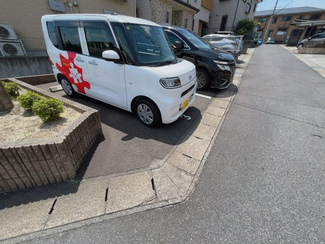 リーブル　吉川３の駐車場
