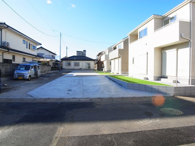 新築　高崎市貝沢町8期　Heartful　Town　3号棟の駐車場|現地写真　駐車スペースは並列2台分可能です！					
