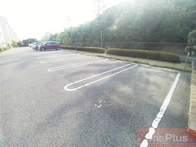 渦ヶ森コーポ６号館の駐車場
