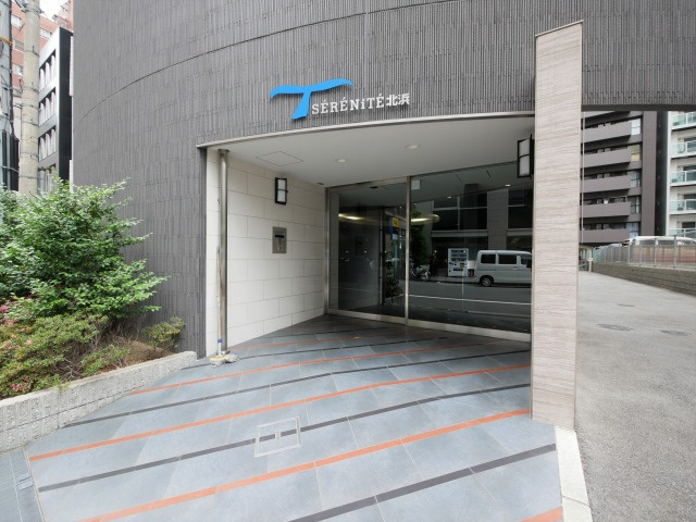 SERENiTE北浜のエントランス