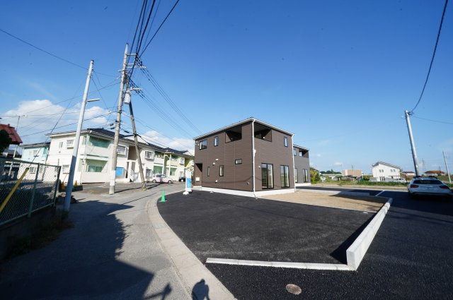 新築　前橋市龍蔵寺町第1　クレイドルガーデン　1号棟の前面道路含む現地写真|現地写真　西側接道幅員約3.1ｍ	