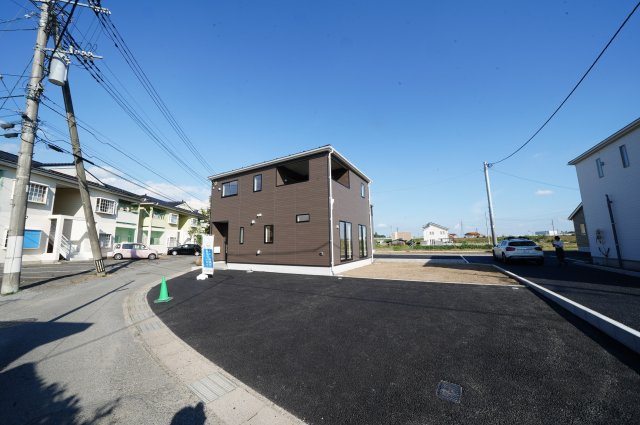 新築　前橋市龍蔵寺町第1　クレイドルガーデン　1号棟の駐車場|現地写真　駐車スペースは並列2台分可能です！					
