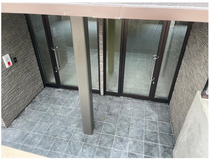 大津市仰木の里７丁目の店舗事務所のエントランス