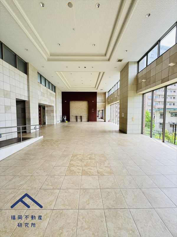 レークヒルズ野多目六番館のエントランス