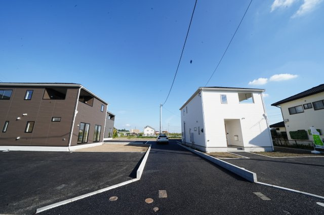 新築　前橋市龍蔵寺町第1　クレイドルガーデン　2号棟の前面道路含む現地写真|現地写真　西側接道幅員約3.1ｍ	