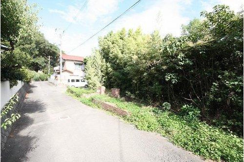 高松市鬼無町　土地の前面道路含む現地写真