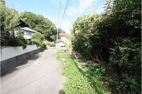 高松市鬼無町　土地の前面道路含む現地写真