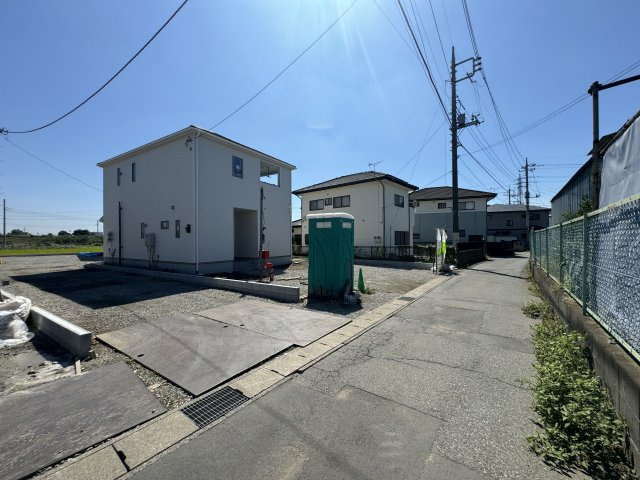 新築　前橋市龍蔵寺町第1　クレイドルガーデン　3号棟の前面道路含む現地写真|現地写真　西側接道幅員約3.1ｍ	
