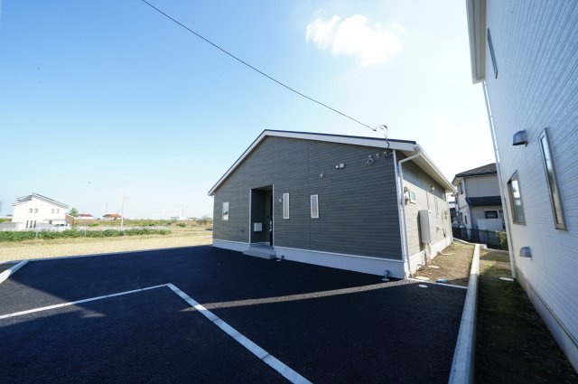 新築　前橋市龍蔵寺町第1　クレイドルガーデン　3号棟の駐車場|現地写真　駐車スペースは並列2台分可能です！					
