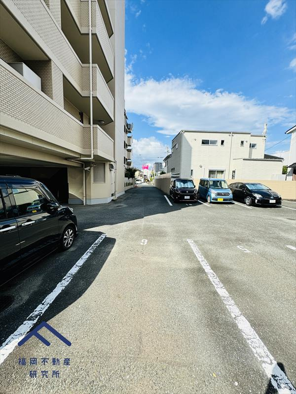 春日原パーク・ホームズの駐車場