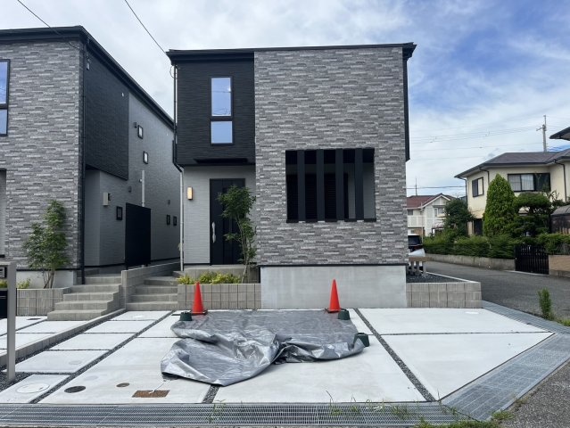 神戸市西区春日台７丁目　新築一戸建　B号棟の外観|デザイナー住宅！南向きで陽当り◎角地で採光通風良好です。大型のウォークインクローゼットで収納ばっちり