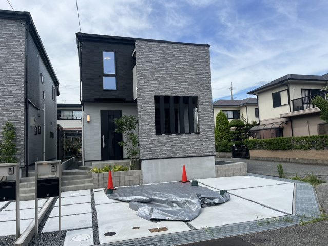 神戸市西区春日台７丁目　新築一戸建　B号棟の駐車場|●年中無休：見学時間9:00～20:00・当日予約可●嬉しい角地となります。駐車場は並列2台。