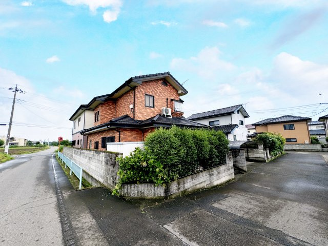 前橋市粕川町女渕町　中古住宅の外観