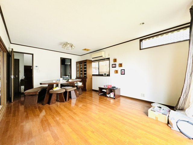前橋市粕川町女渕町　中古住宅の居間・リビング