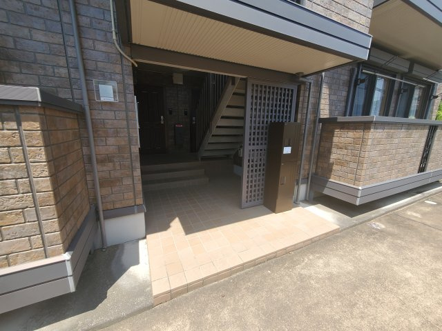 ヴィラルミエールのエントランス|毎日通るエントランスはこのようになっています