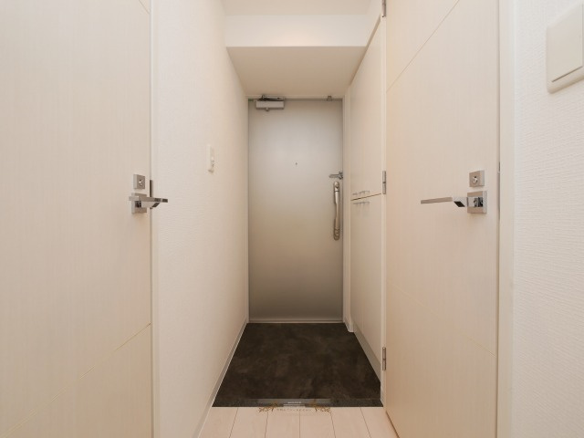 ADWResidence松屋町の玄関