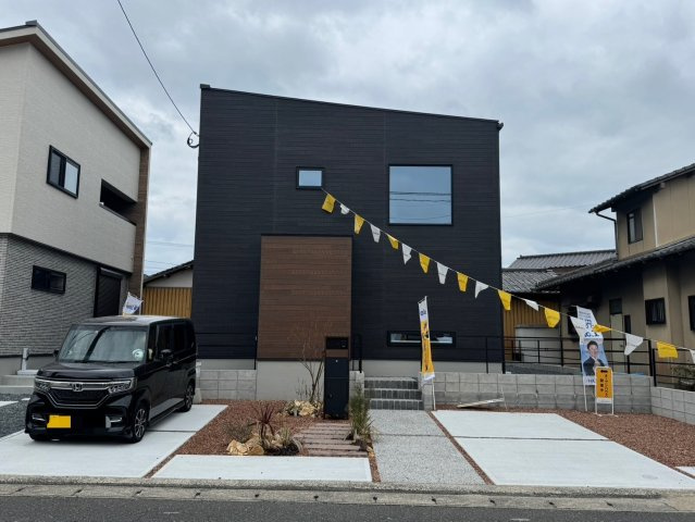 ーthe park－ザ・パークー小倉南区沼本町4丁目　【小倉南区　新築戸建て】の外観|黒と木目のシンプルでカッコいいデザイン♪　【小倉南区　新築戸建て】