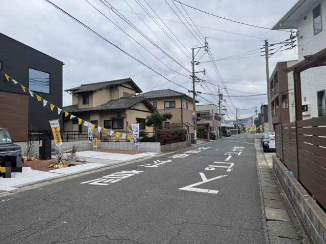 ーthe park－ザ・パークー小倉南区沼本町4丁目　【小倉南区　新築戸建て】の前面道路含む現地写真|交通量は多少あります♪