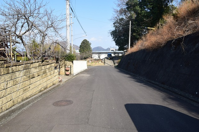 香川町浅野　土地の前面道路含む現地写真