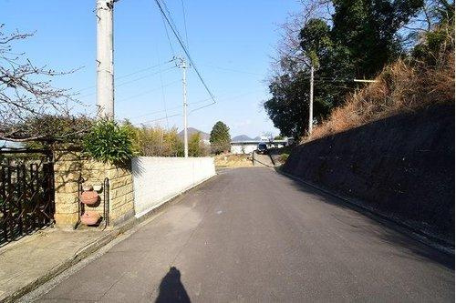 香川町浅野　土地の前面道路含む現地写真
