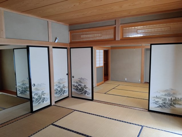 【和室】 | 米沢市西大通１丁目　二階建て中古住宅 | 二間続きの和室には見事な欄間（らんま）があります