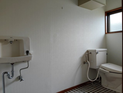 【トイレ】 | 米沢市西大通１丁目　二階建て中古住宅 | 1階トイレです