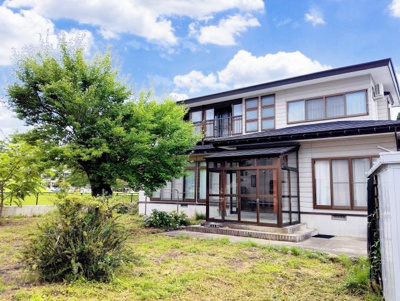 【外観】 | 米沢市西大通１丁目　二階建て中古住宅 | 冬も安心の風除室付きです！