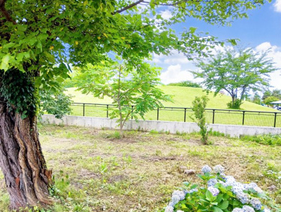 【展望】 | 米沢市西大通１丁目　二階建て中古住宅 | 西側のすこやかセンターを借景に季節の移ろいを感じることができます