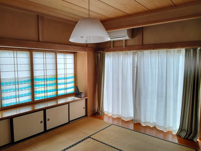 【和室】 | 米沢市西大通１丁目　二階建て中古住宅 | 二面採光で日当たり良好です