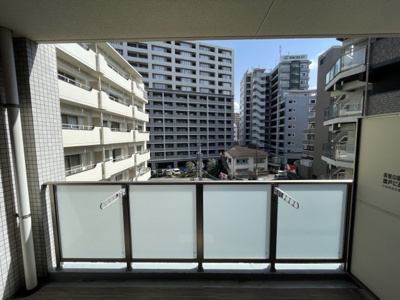 【バルコニー】 | URBANⅢ | 別号室の写真になります。現況優先。
