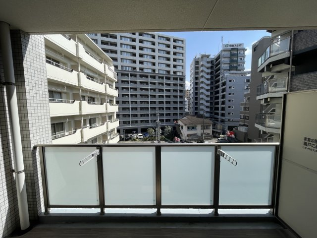 【バルコニー】 | URBANⅢ | 別号室の写真になります。現況優先。