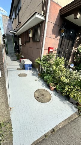 月見ハイツのエントランス