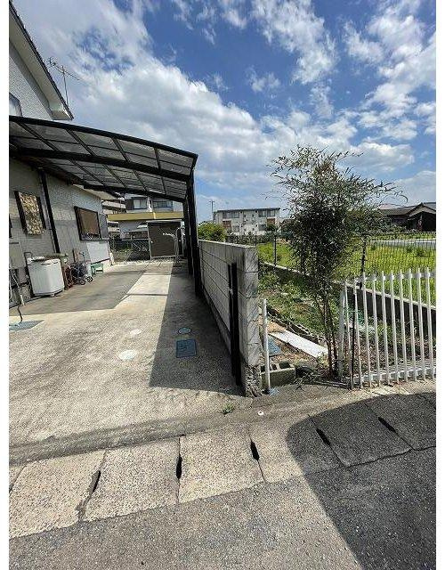 丸亀市中府町三丁目 土地の前面道路含む現地写真