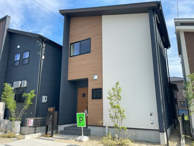 プレサンスアージュ弥富平島町の外観