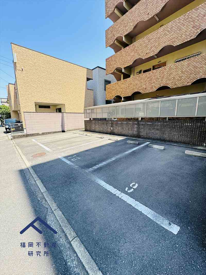 グランピア荒江の駐車場