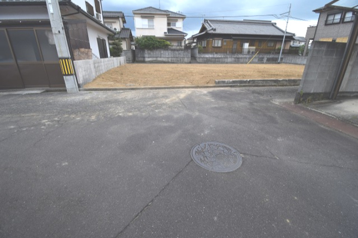 円座町土地の前面道路含む現地写真