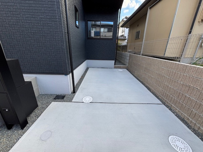 【駐車場】 | 神戸市垂水区神陵台9丁目　新築一戸建1号棟　仲介手数料無料！ | 駐車場に車を止められます