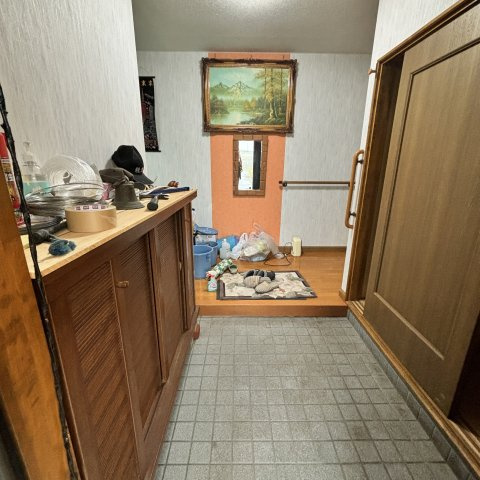 登別市千歳町53-14戸建の玄関