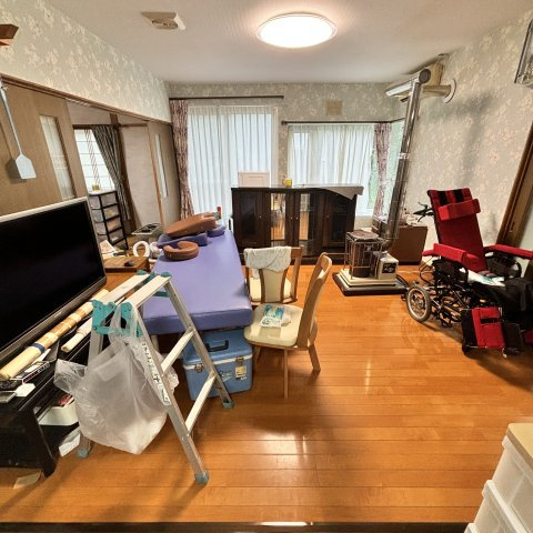 登別市千歳町53-14戸建の居間・リビング