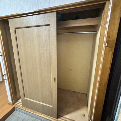 登別市千歳町53-14戸建の収納