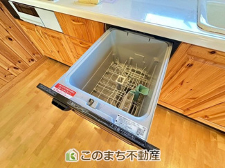 【設備】 | 宇都宮市城南2丁目　中古戸建 | あったらいいなの代表的な設備である食洗機。ビルトイン型で、おさまりもよく、使い勝手も良好です。料理をするのは好きだけど、後片付けは苦手な方に重宝します。洗う手間がないので、時間を有効に使えますね。
